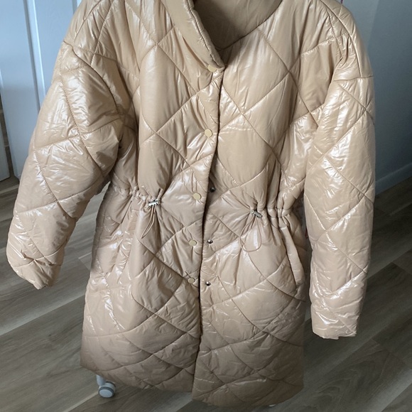 Lightweight Puffer coat 🧥 - Picture 2 of 7
